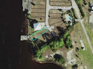 849 Mariners Ct, Carrabelle, FL 32322