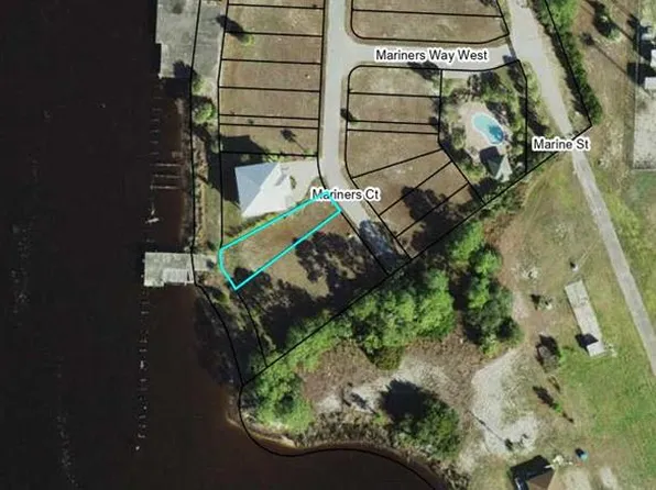 849 Mariners Ct, Carrabelle, FL 32322