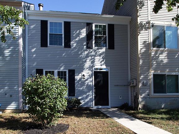 2nd image of 3 Oakside Ln