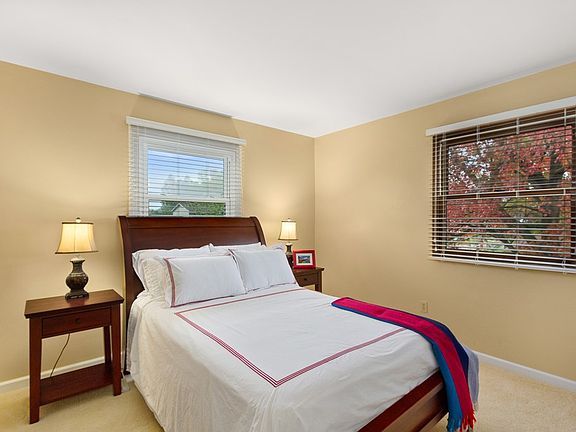 4th image of 1113 Thomas Dr