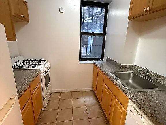 5th image of 225 Columbus Ave #1
