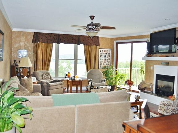 3rd image of 2832 Lake Pointe Dr