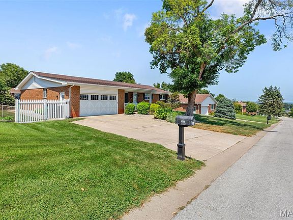 3rd image of 3017 Mamelles Dr