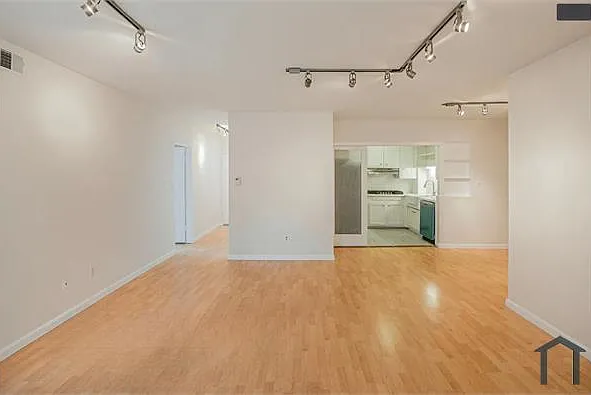 1327 N Laurel Ave #11 — Photo 6