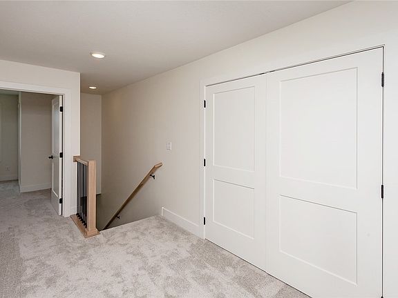 2nd image of 815 Mesa Dr