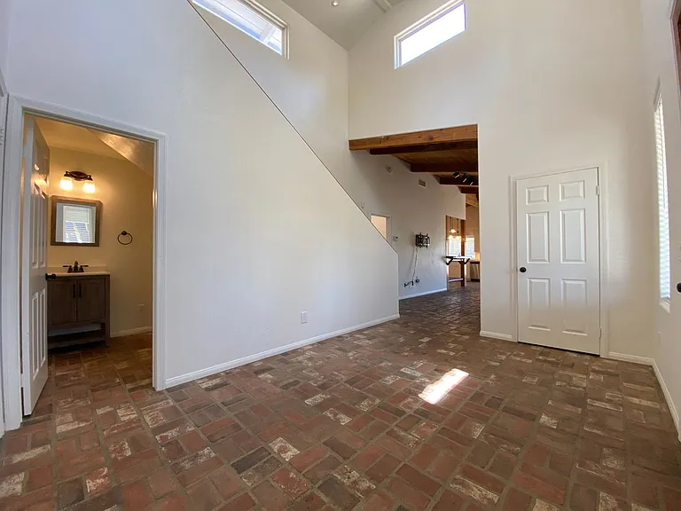 3010 N Broadway — Photo 5