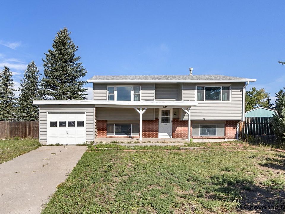 1st image of 124 Applewood Ct
