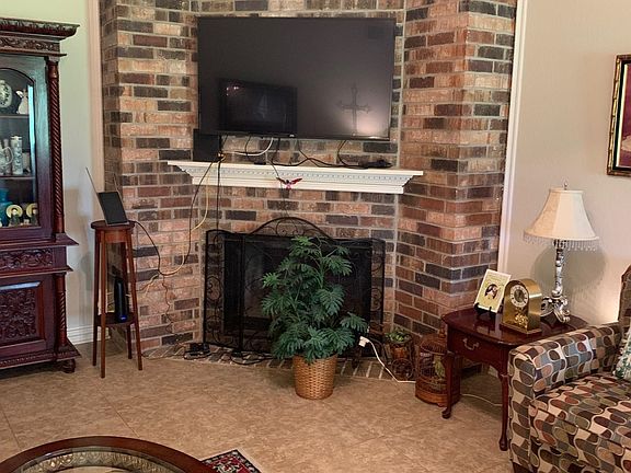4th image of 828 Suncrest Dr
