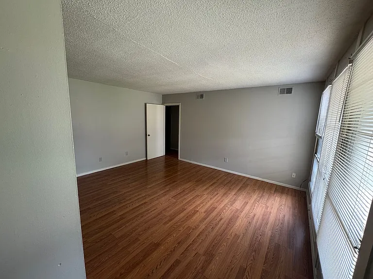 151 N Belvedere Blvd — Photo 3