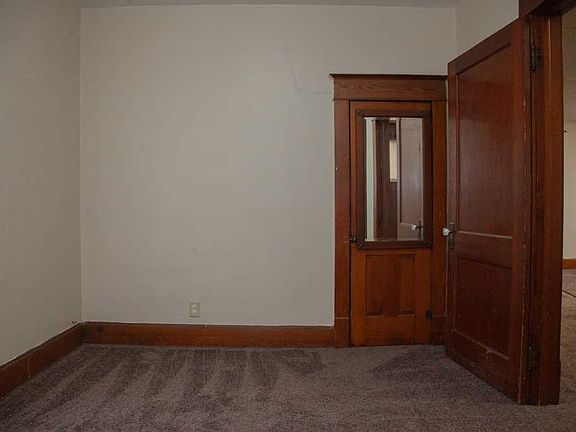 5th image of 527 N Race St