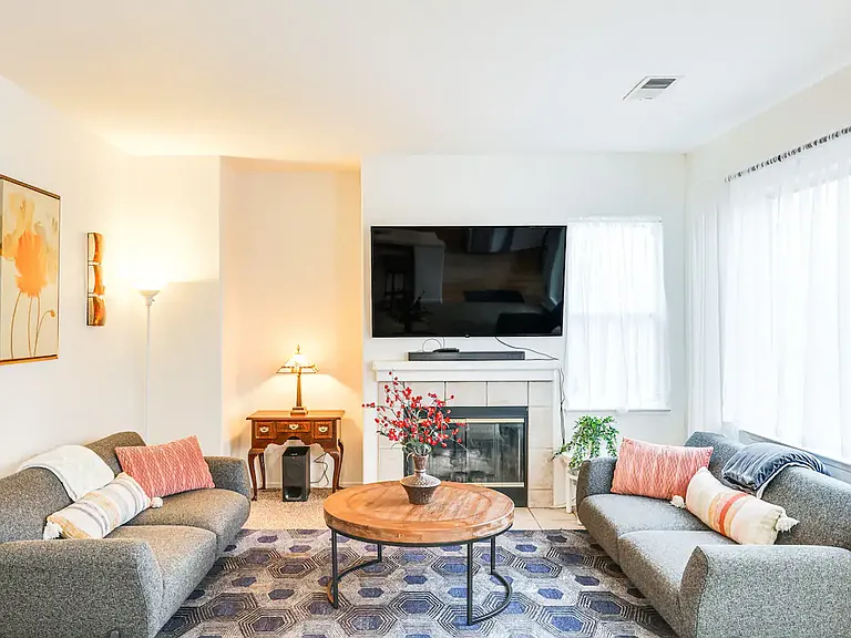 708 Champagne Ct — Photo 13