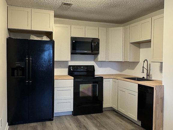 3rd image of 416 Lutie Dr #1