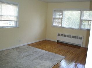 217 Roslyn Rd APT 1, Mineola, NY 11501