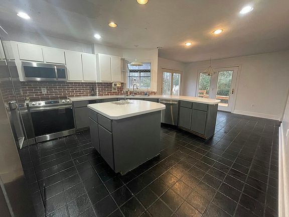 Fully remodeled kitchen with new backsplash, remastered cabinets and brand new Samsung smart appliances