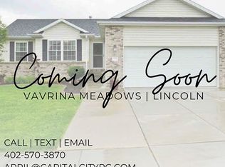7231 Helen Witt Dr, Lincoln, NE 68512