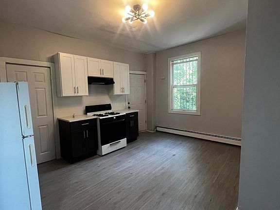 5th image of 163 N 6th St APT 1
