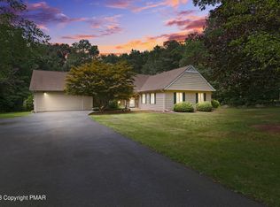 316 Cottontail Ln, Cresco, PA 18326
