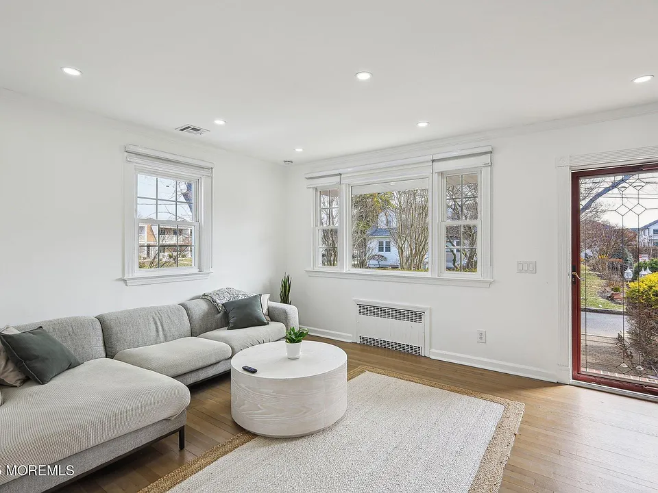120 Hulick Pl