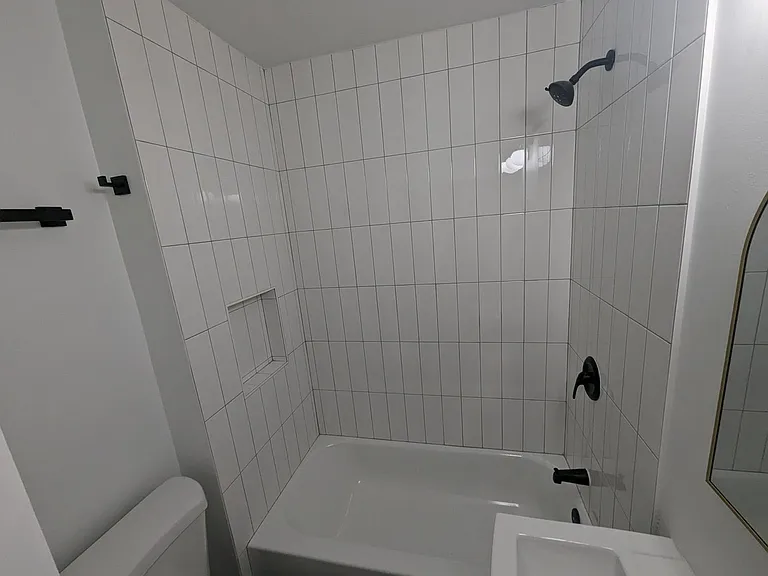 552 S Oakland Ave — Photo 5