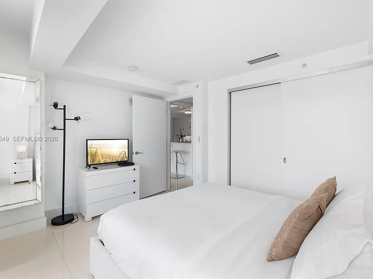 6801 Collins Ave #LPH06-DOORLPH14 — Photo 24