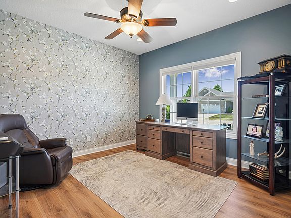 4th image of 851 Stonebridge Cir