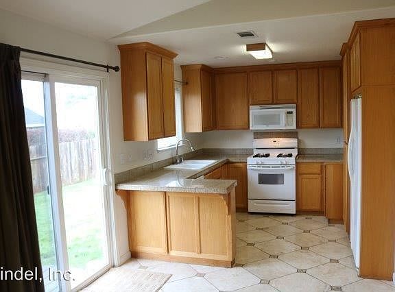 5th image of 1655 Chanterelle Dr