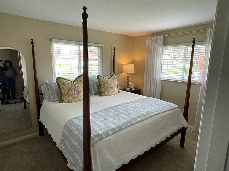 130 Winchcombe Dr — Photo 22