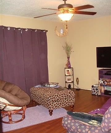 3rd image of 4917 Yorkshire Dr