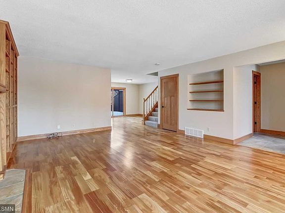 4th image of 70 Birnamwood Dr