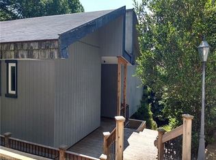 836 E Country Club Rd, Mount Airy, NC 27030