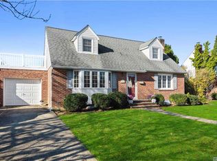 3445 Stephen Ln, Wantagh, NY 11793