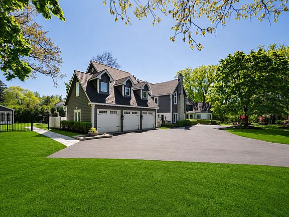 3rd image of 2 Hickory Ln