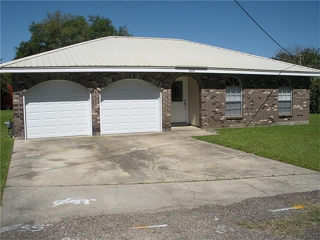 1st image of 104 Finch Ct