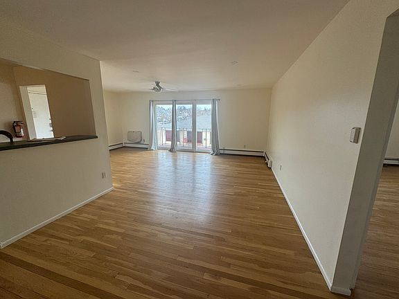 4th image of 386 Hoover Ave APT 166