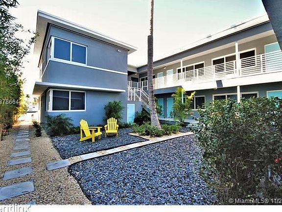 3rd image of 8260 Byron Ave APT 10