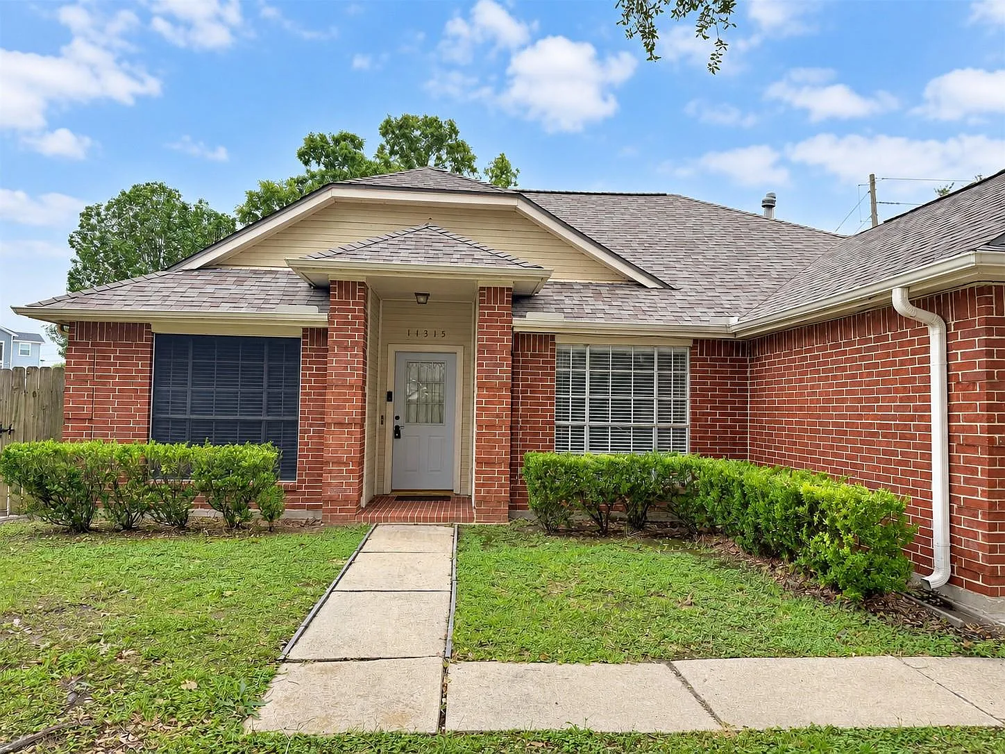 4 bed, 2.0 bath, 1805 sqft, $2,100 — Photo 2