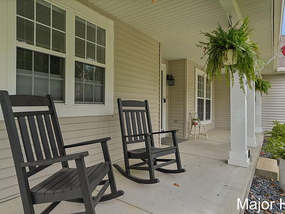 4th image of 3480 Meadowgrove Dr SE