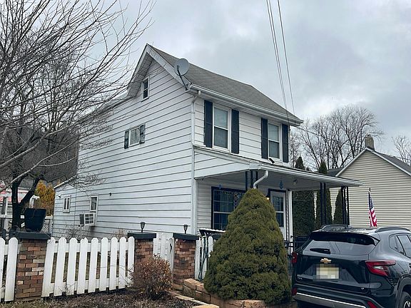 3rd image of 1419 Winter St