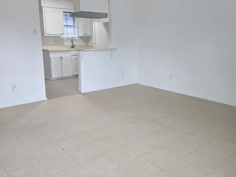 3440 Stuart Dr — Photo 8