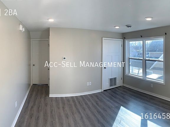 4th image of 227 Dale St NE Uppr 2