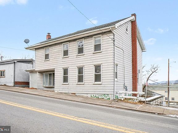 3rd image of 543 Market St