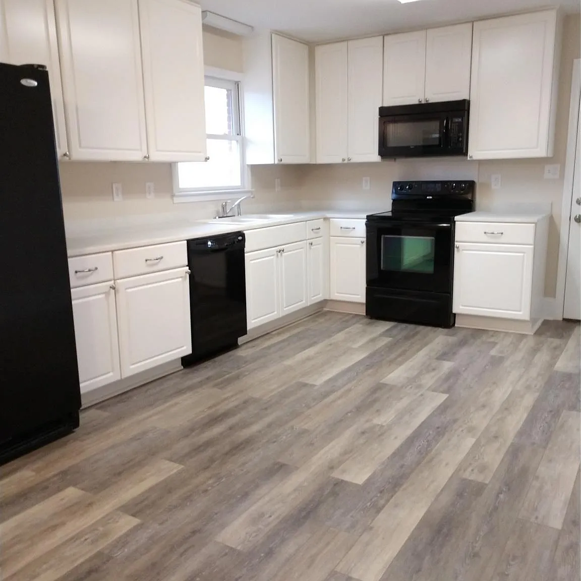 3 bed, 2.0 bath, 1305 sqft, $1,995 — Photo 4