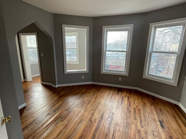 30 Gladstone Ave #2R