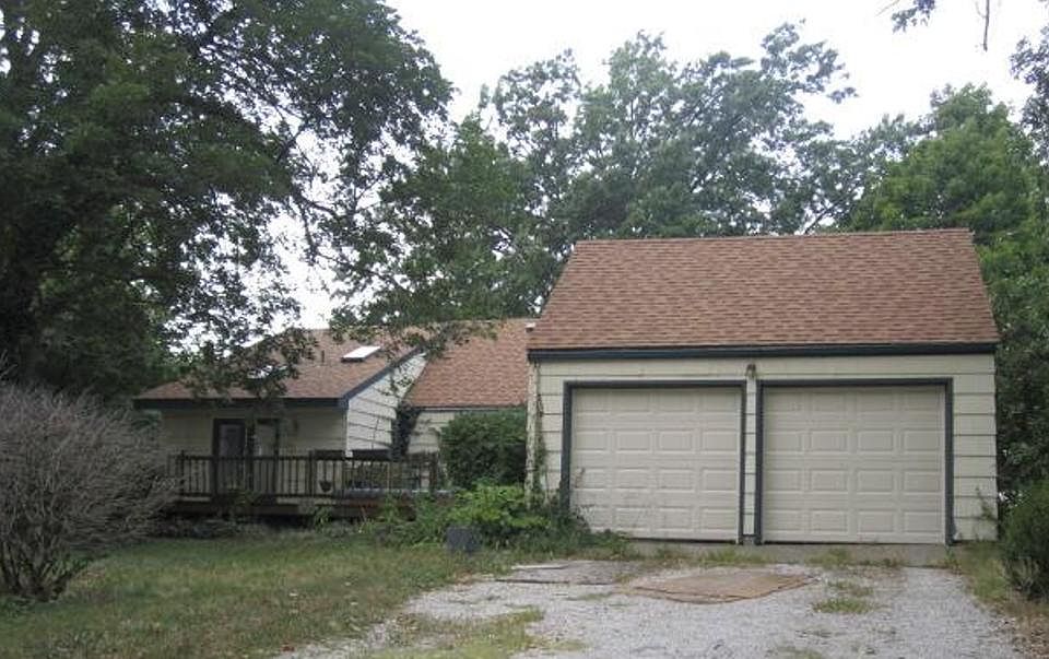 2nd image of 815 Belton Ave