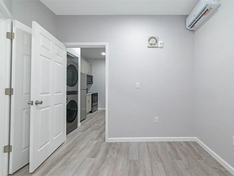 805 Avenue K #B — Photo 9