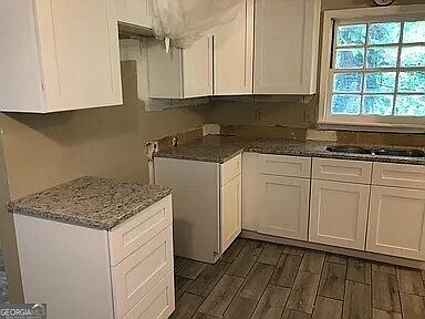 2nd image of 923 Laurel St