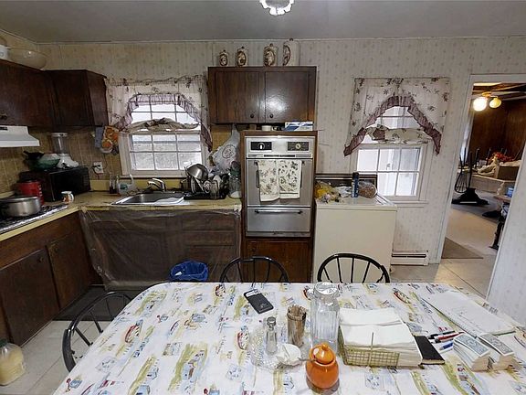 3rd image of 1164 Waverly Ave