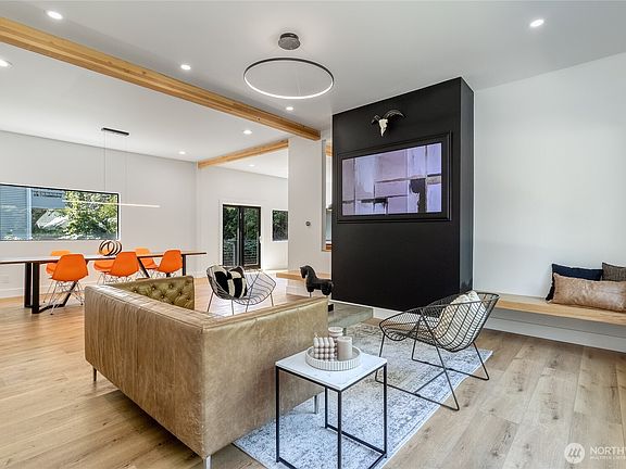 4th image of 830 Hobson Street