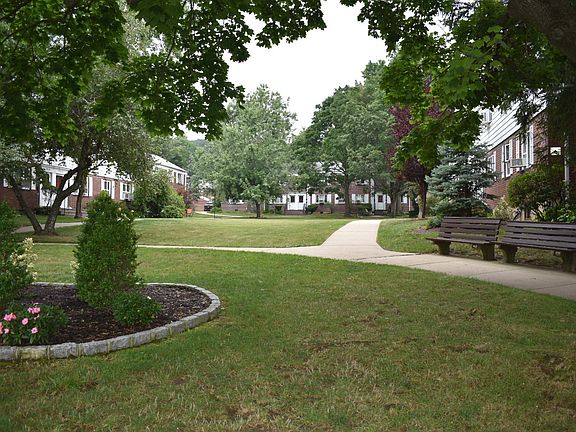 3rd image of 22529 Hillside Ave