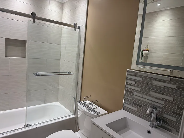 Upper level updated hallway full bathroom. #2